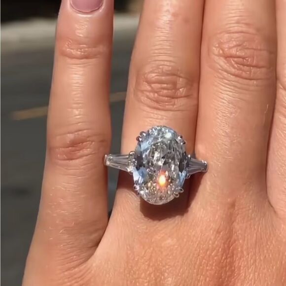 💎 New Stunning sparkling oval white sapphire ring 💎 - Picture 4 of 5